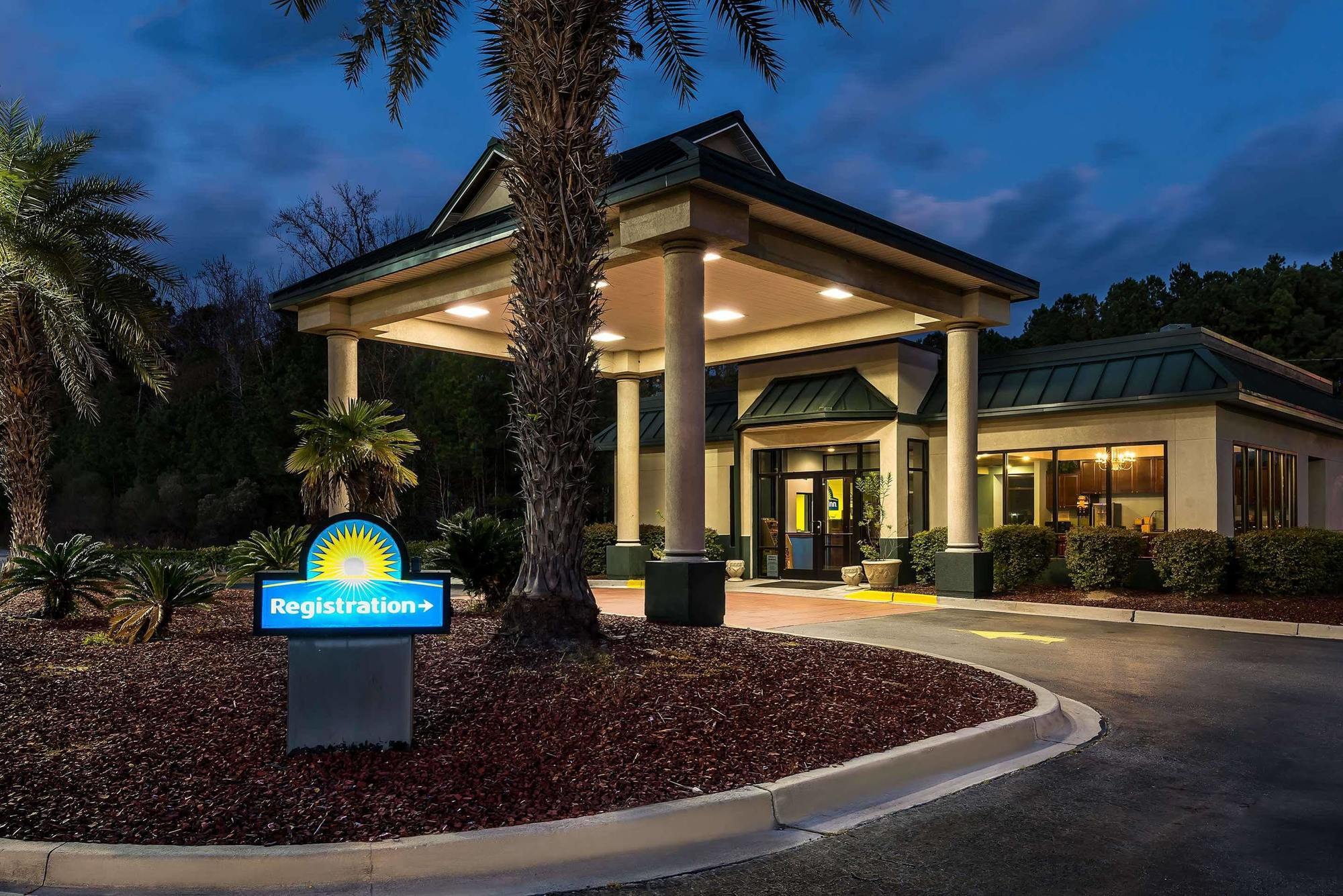 Days Inn By Wyndham Richmond Hill/Savannah Eksteriør bilde